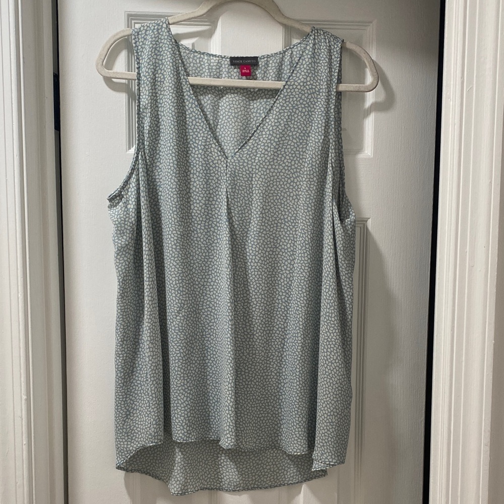 NWT Vince Camuto Women's Sleeveless blue white v-neck Top